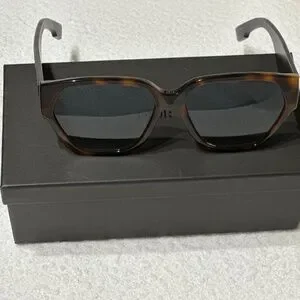 Dior | Accessories | Dior Signature Butterfly Sunglasses  display picture 2
